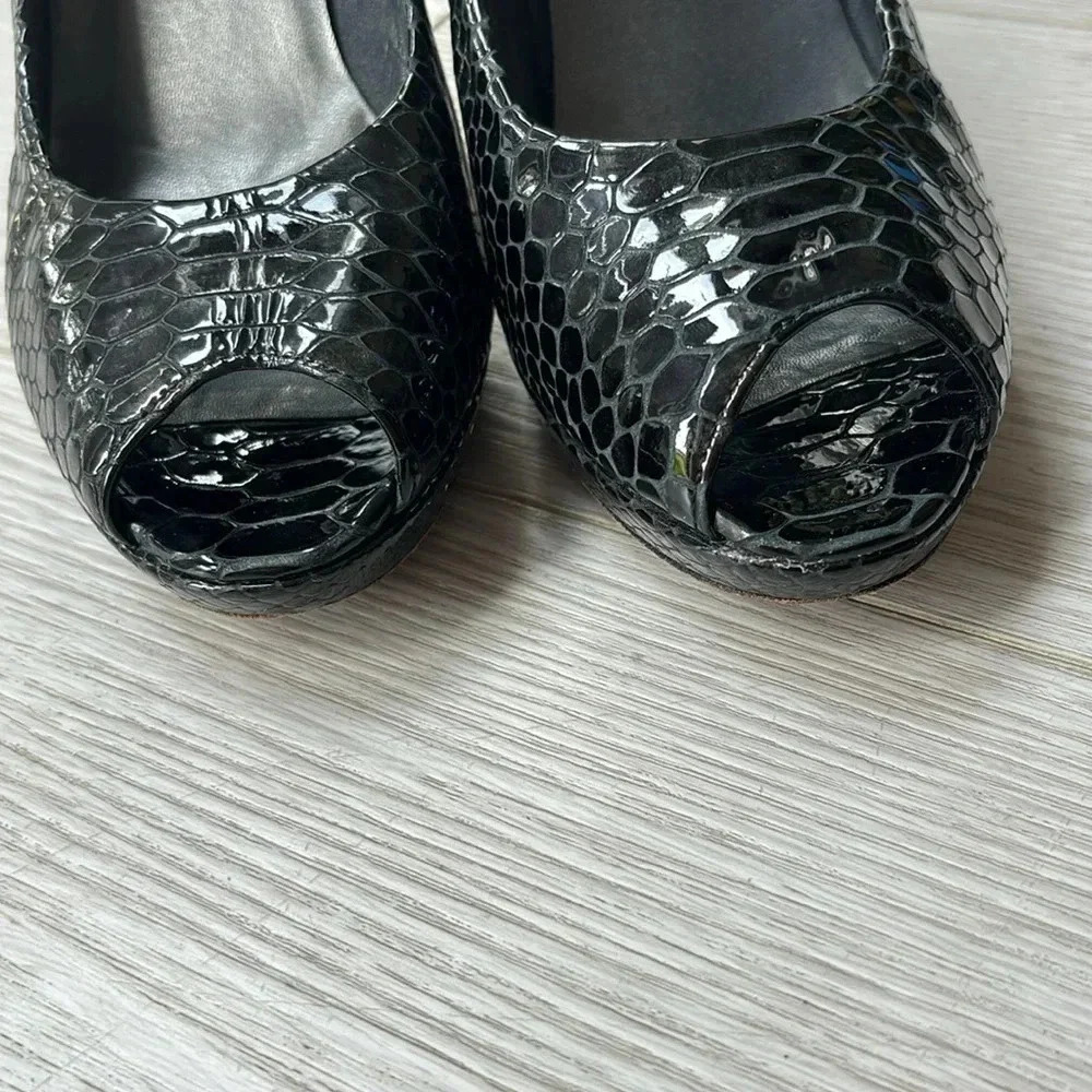 Stuart Weitzman Black Python Embossed Leather Pee… - image 6